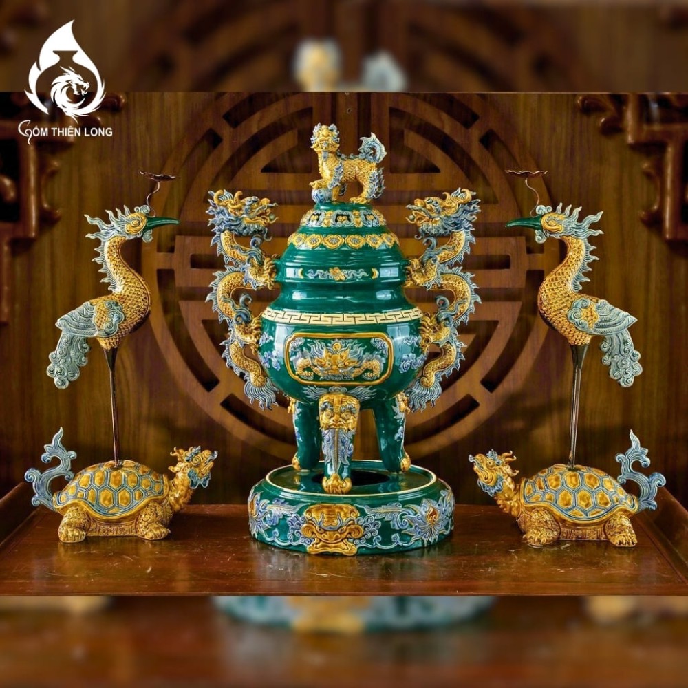 Bộ Đồ Thờ Bát Tràng Màu Xanh Lục Bảo Đắp Nổi 240101