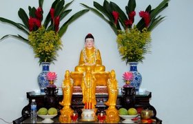 Bàn thờ Phật gồm những gì?