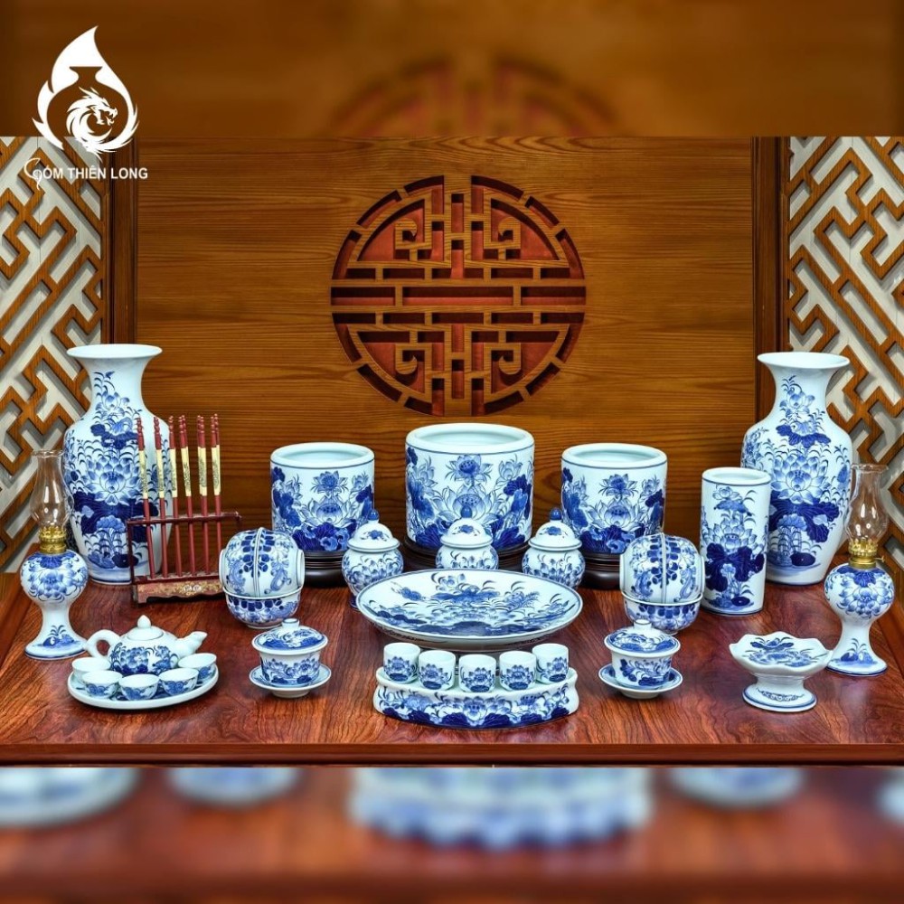 Chân Đế Bát Hương Bằng Sứ Men Lam Ngọc Vẽ Hoa Sen 231219