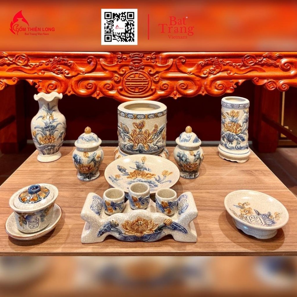 Chóe Thờ Bát Tràng Men Rạn Đắp Nổi Hoa Sen 230231S