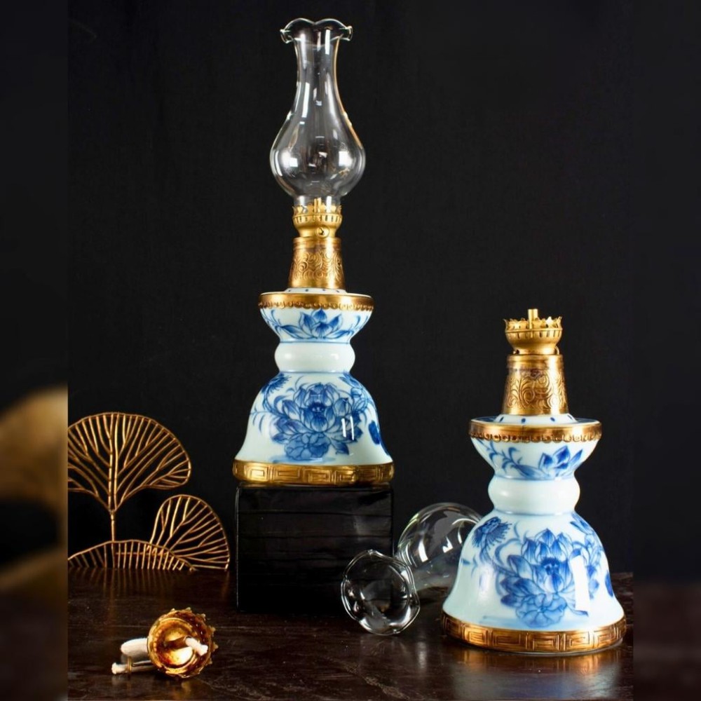 Đèn Dầu Thờ Bát Tràng Dáng Tháp Vẽ Sen 230226