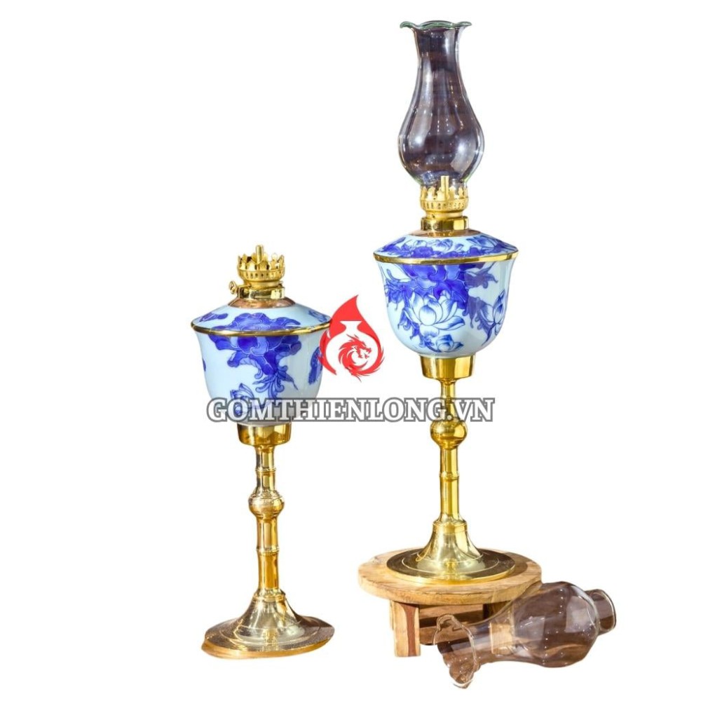 Đèn Dầu Thờ Bát Tràng Chân Đồng Men Lam Hoa Sen 230144