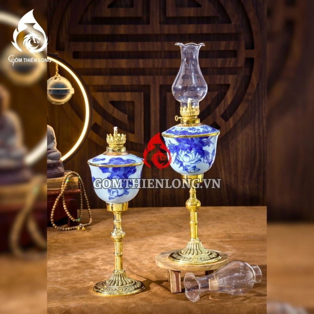 Đèn Dầu Thờ Bát Tràng Chân Đồng Men Lam Hoa Sen 230144