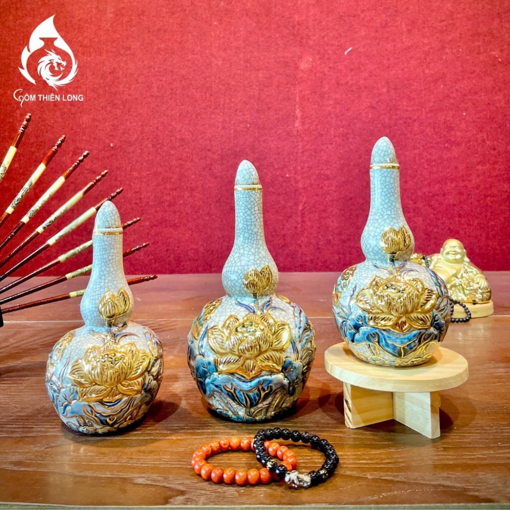 Nậm Rượu Thờ Bát Tràng Men Rạn Vẽ Vàng Hoa Sen 240134