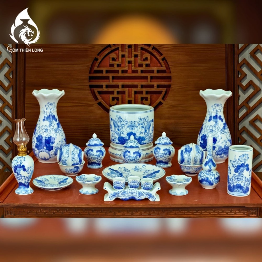 Nậm Rượu Thờ Bát Tràng Men Xanh Lam Vẽ Hoa Sen 240123