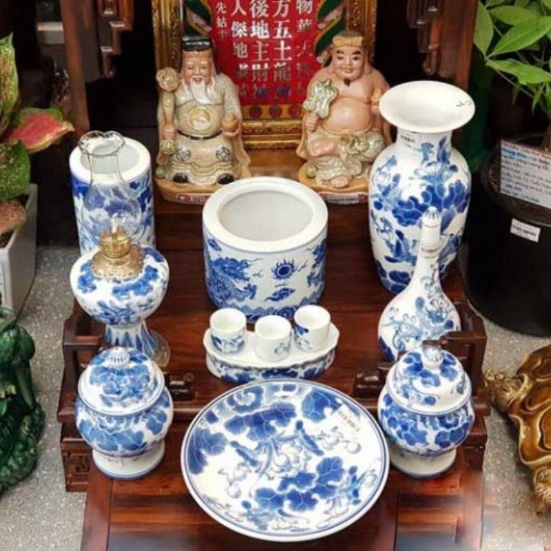 Bàn thờ thần tài mang may mắn